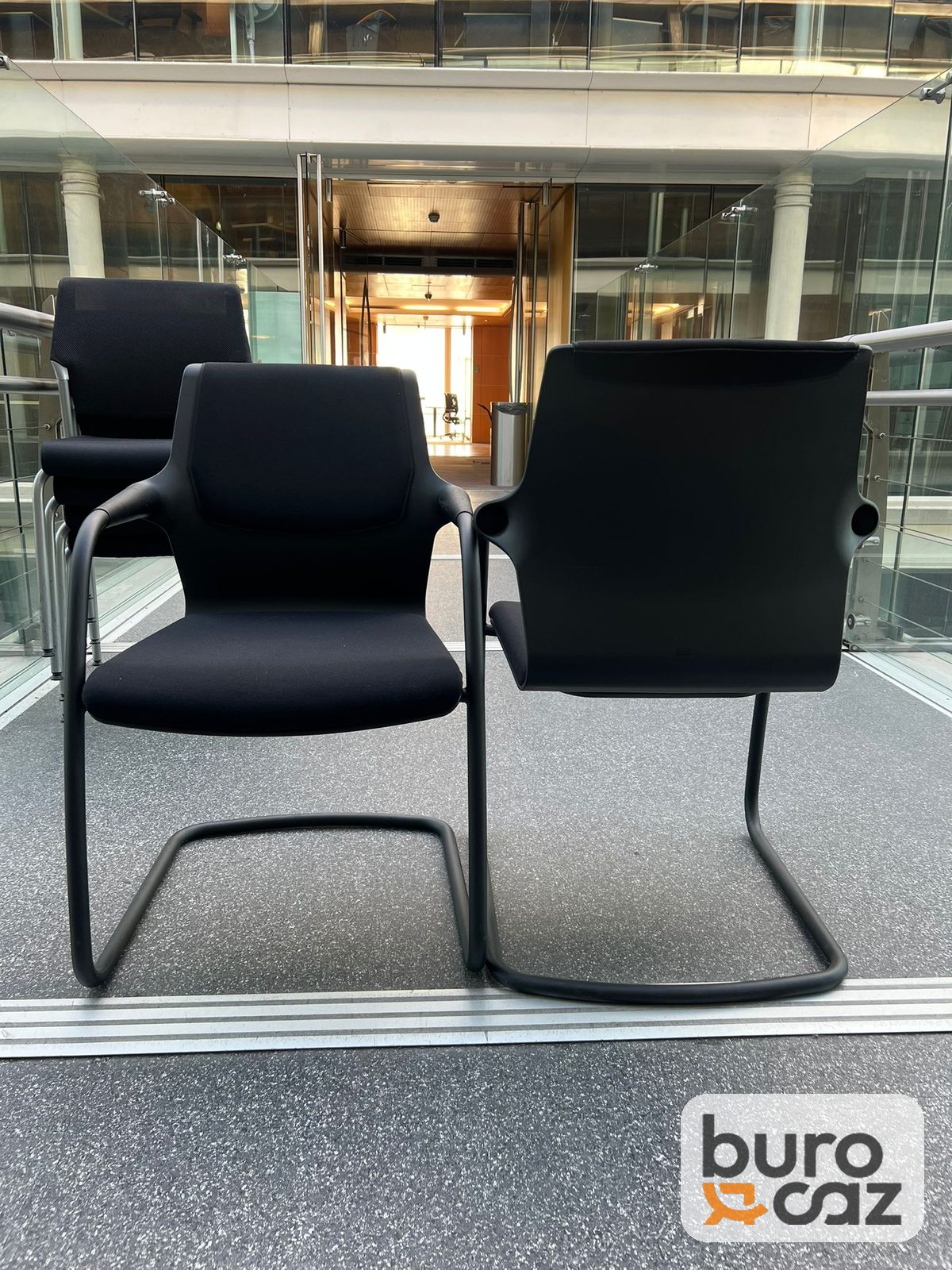 Chaise de réunion piétement luge noire avec accoudoirs — photo 6