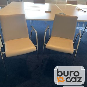 Chaise de réunion simili cuir crème accoudoirs chromés