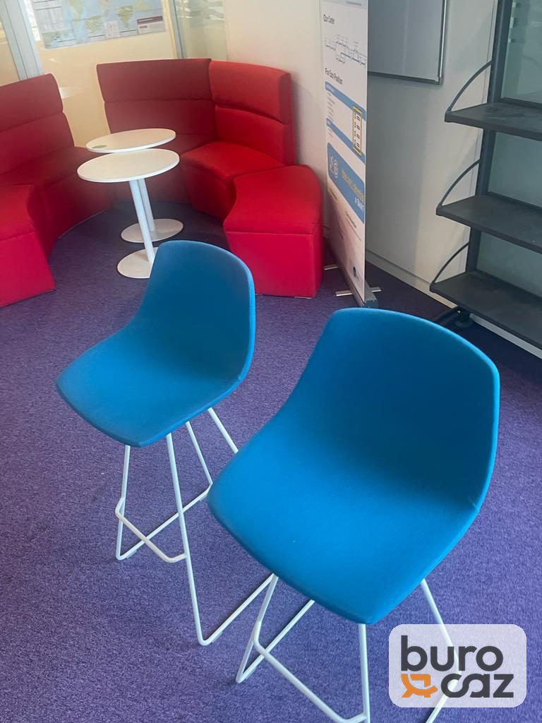 Chaise haute coque bleu canard piètement fil blanc — photo 4
