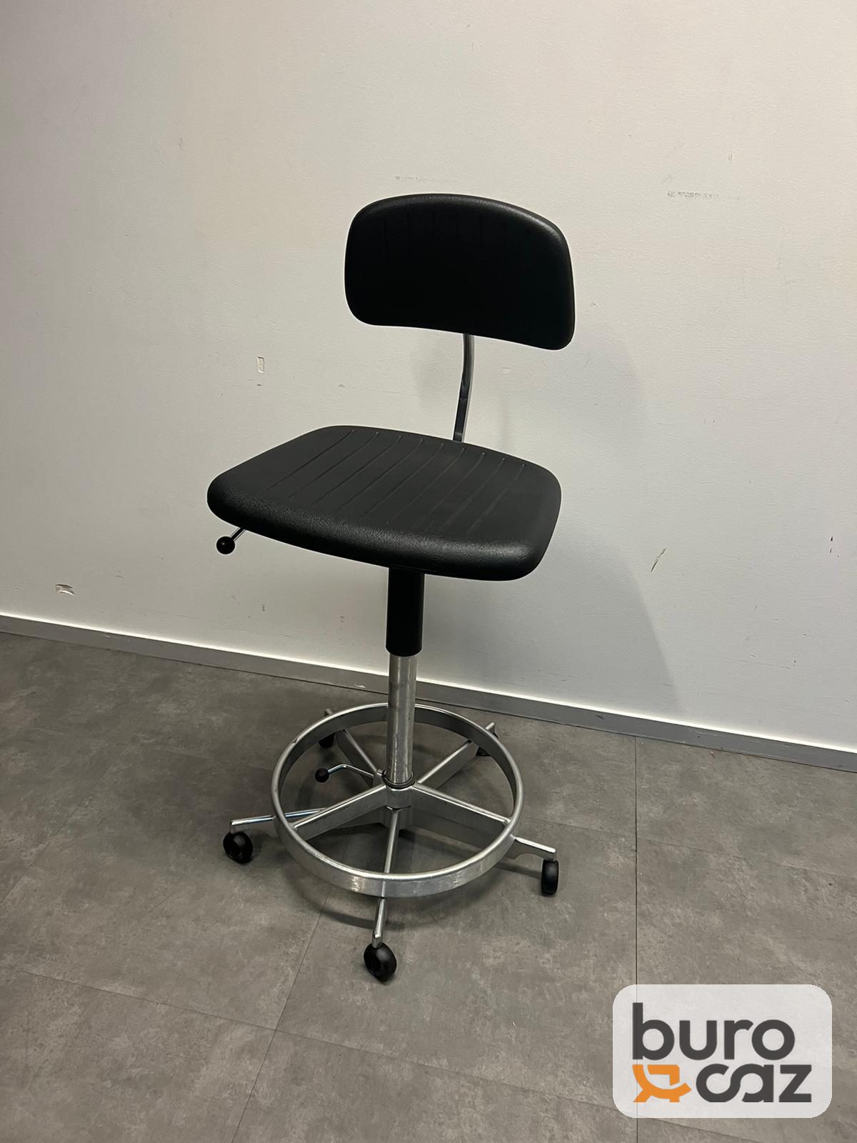 Chaise haute d'atelier noire avec repose-pieds