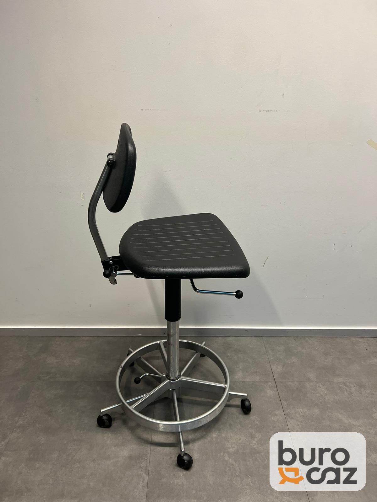 Chaise haute d'atelier noire avec repose-pieds — photo 6