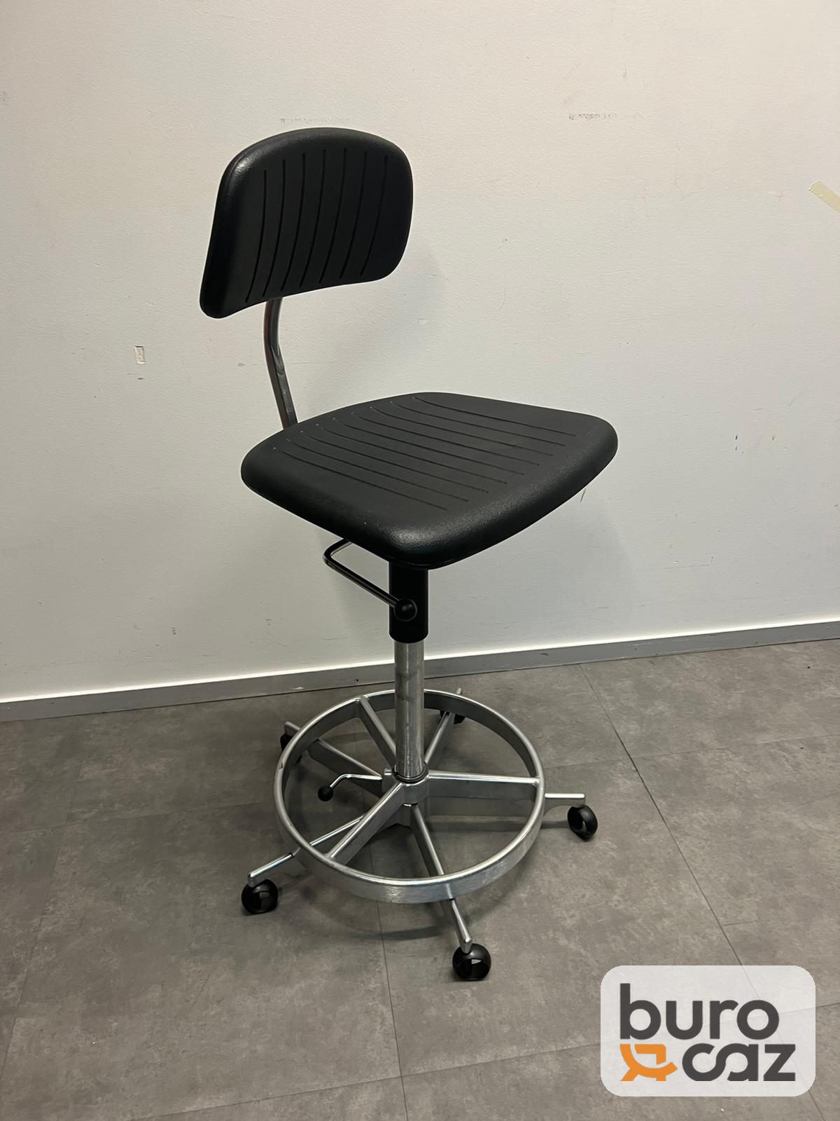 Chaise haute d'atelier noire avec repose-pieds — photo 7