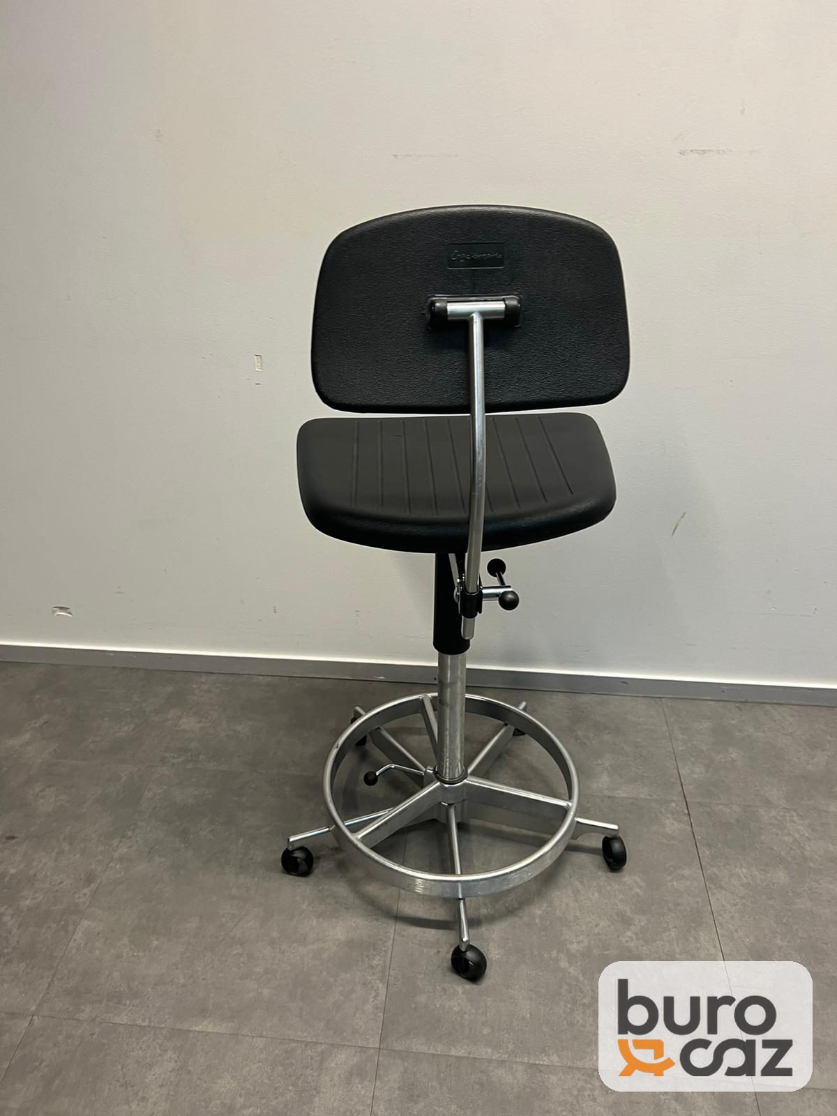 Chaise haute d'atelier noire avec repose-pieds — photo 8