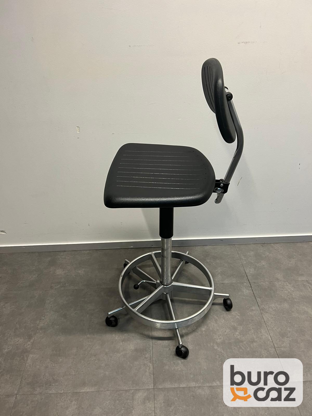 Chaise haute d'atelier noire avec repose-pieds — photo 9
