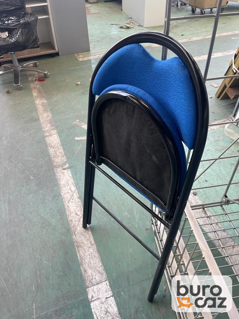 Chaise pliante tissu bleu structure noire — photo 3