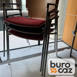 Chaise visiteur empilable coque bois assise rouge