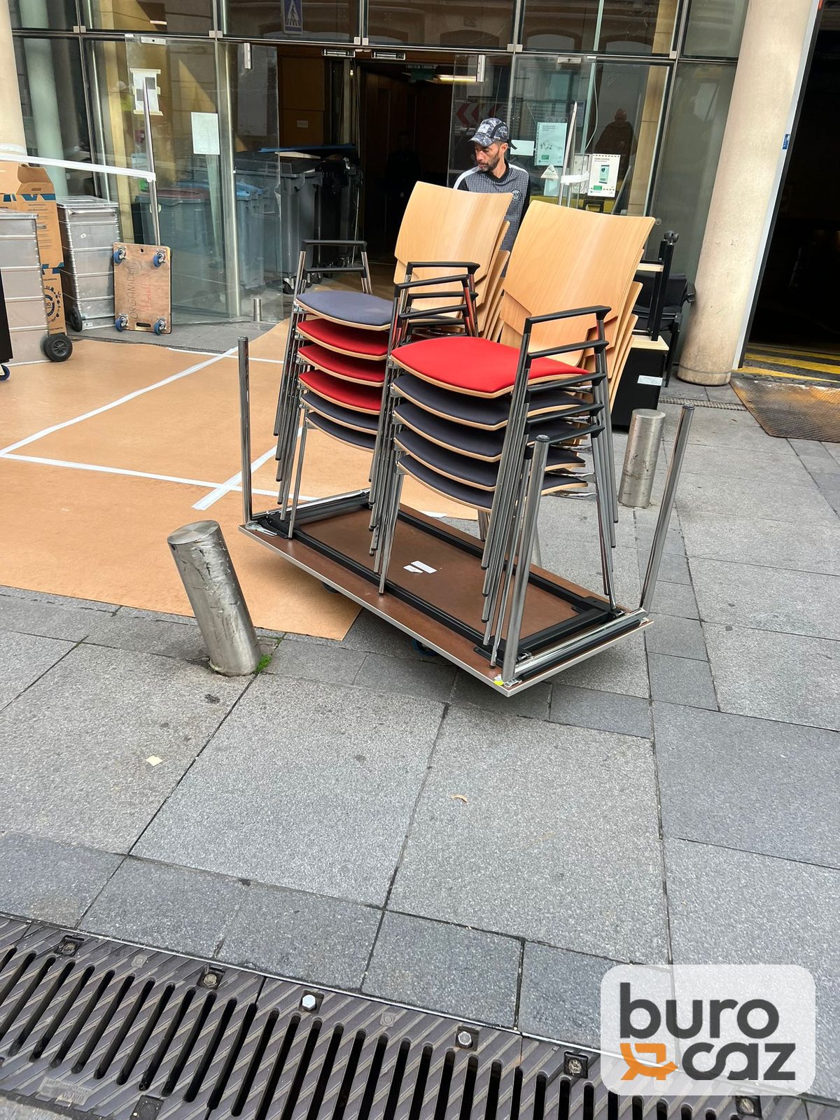 Chaise visiteur empilable coque bois assise rouge — photo 2