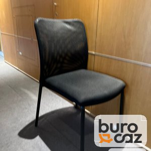 Chaise visiteur empilable dossier résille noire