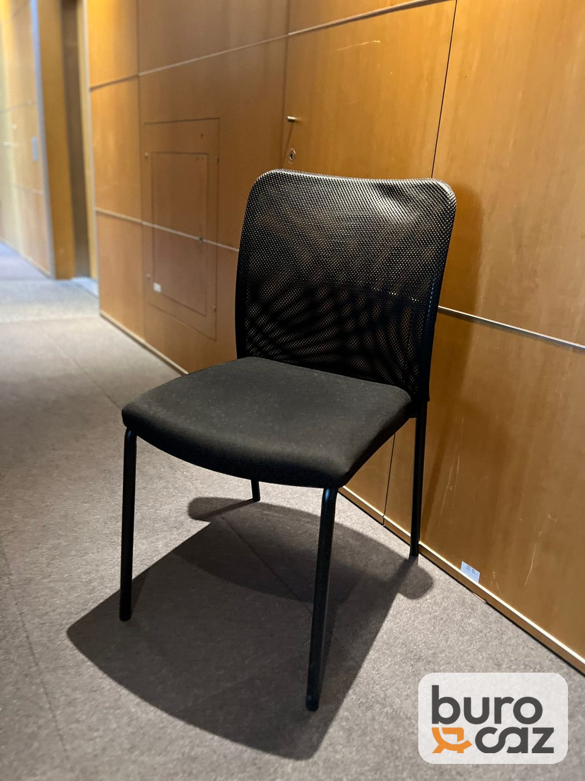 Chaise visiteur empilable dossier résille noire — photo 2