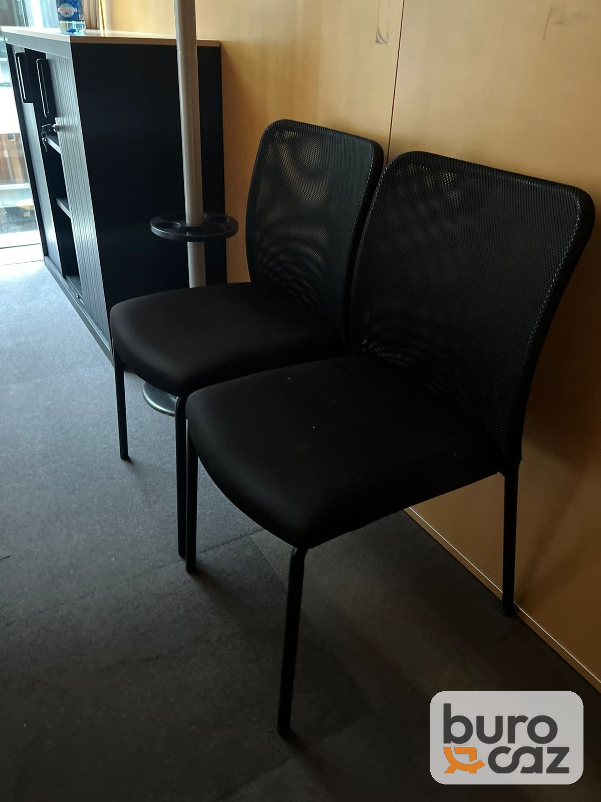 Chaise visiteur empilable dossier résille noire — photo 6