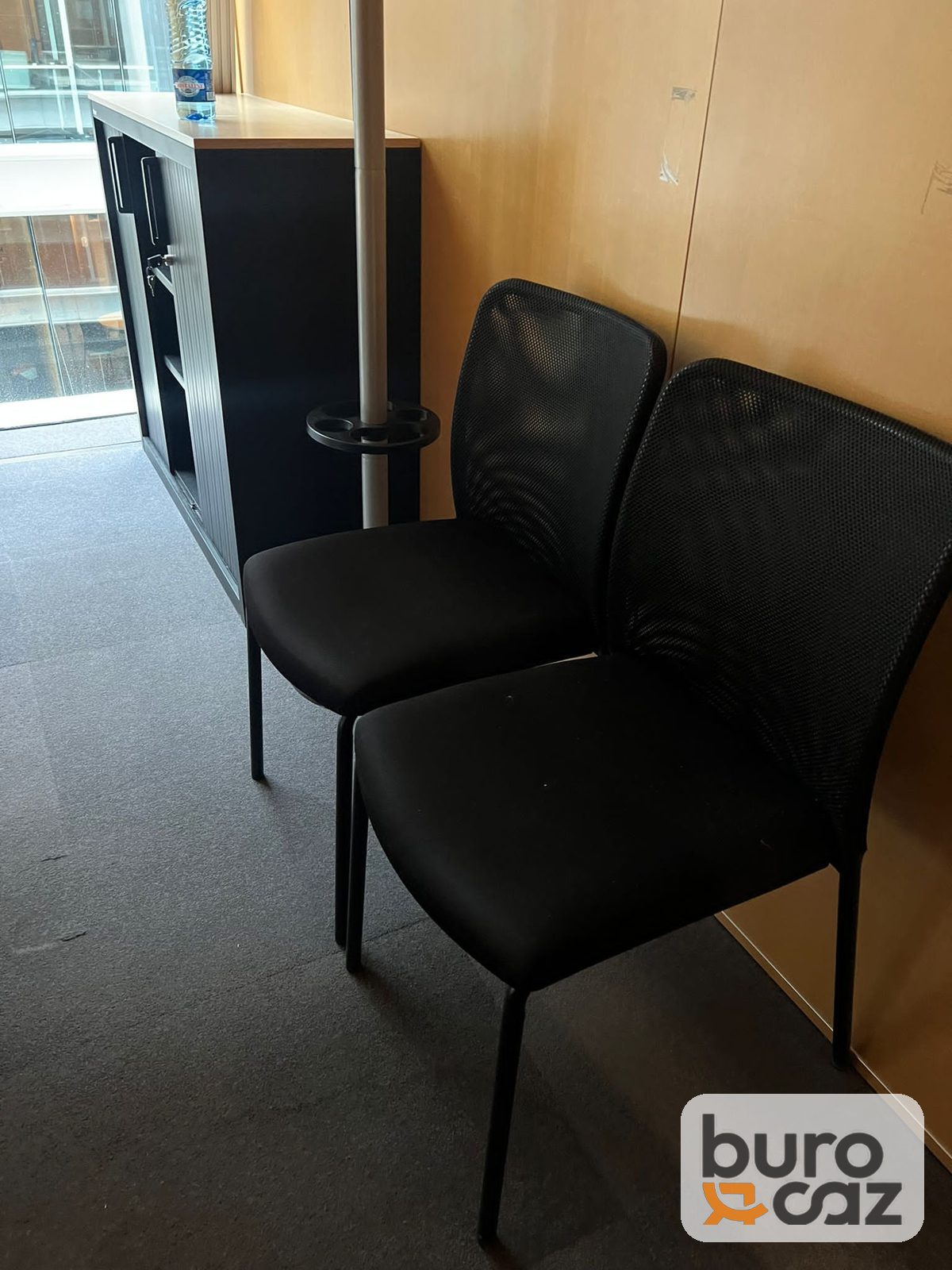 Chaise visiteur empilable dossier résille noire — photo 9