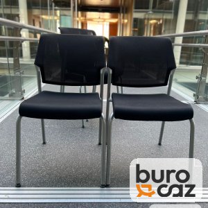 Chaise visiteur empilable dossier résille noire pieds gris