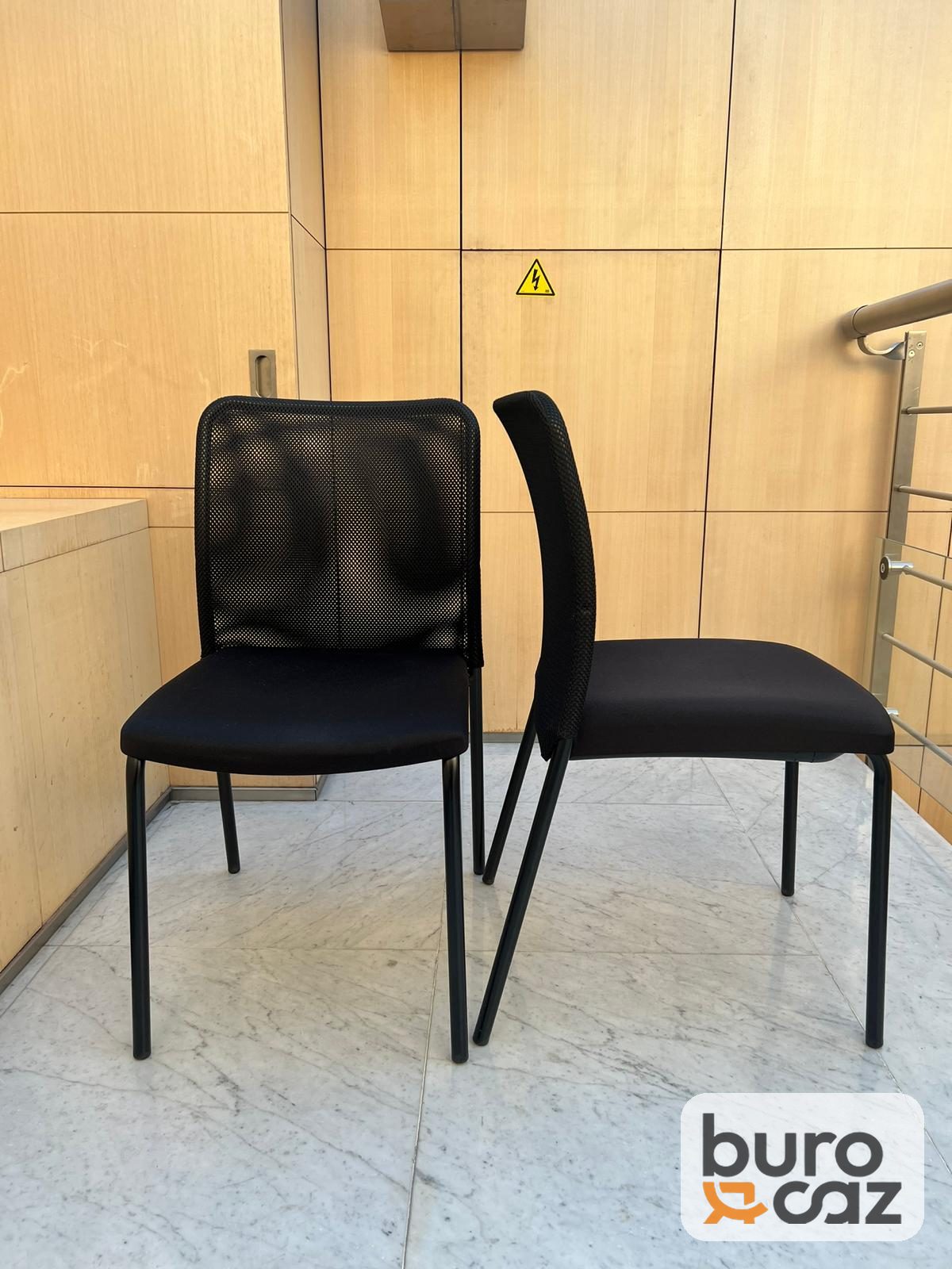 Chaise visiteur empilable résille noire — photo 4