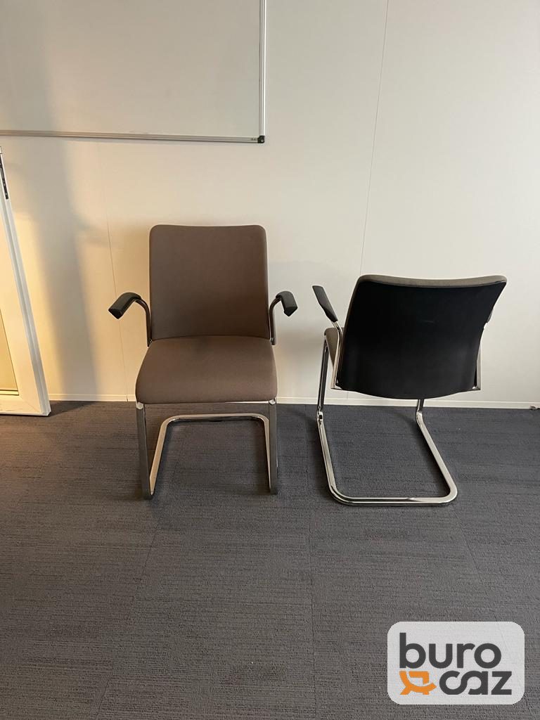 Chaise visiteur luge chromée tissu marron avec accoudoirs — photo 4