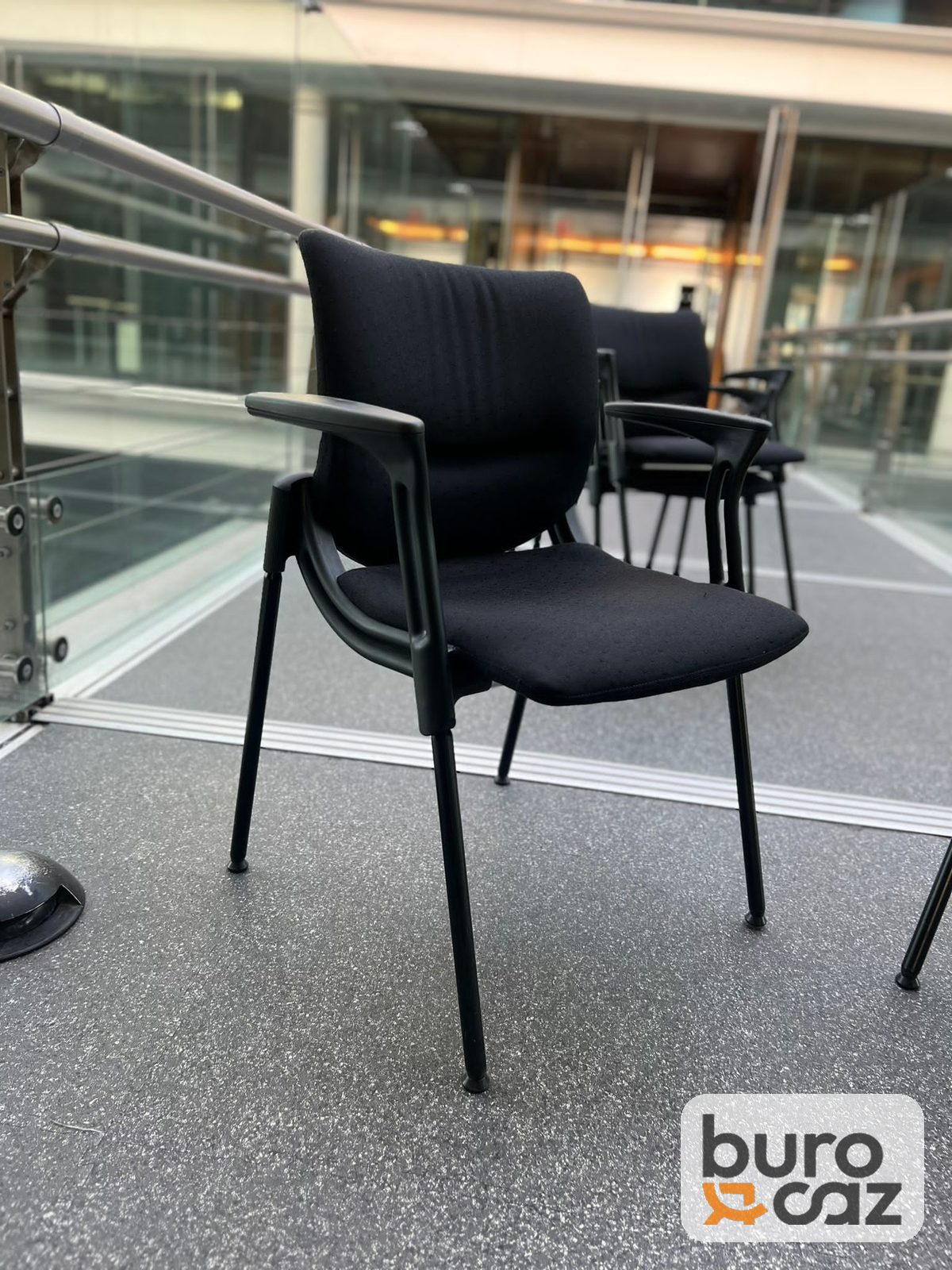 Chaise visiteur Sedus allright tissu noir avec accoudoirs — photo 3