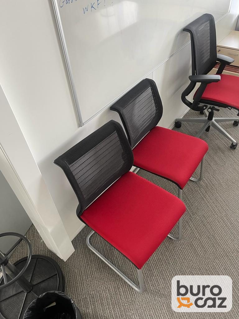 Chaise visiteur Steelcase Think luge assise rouge