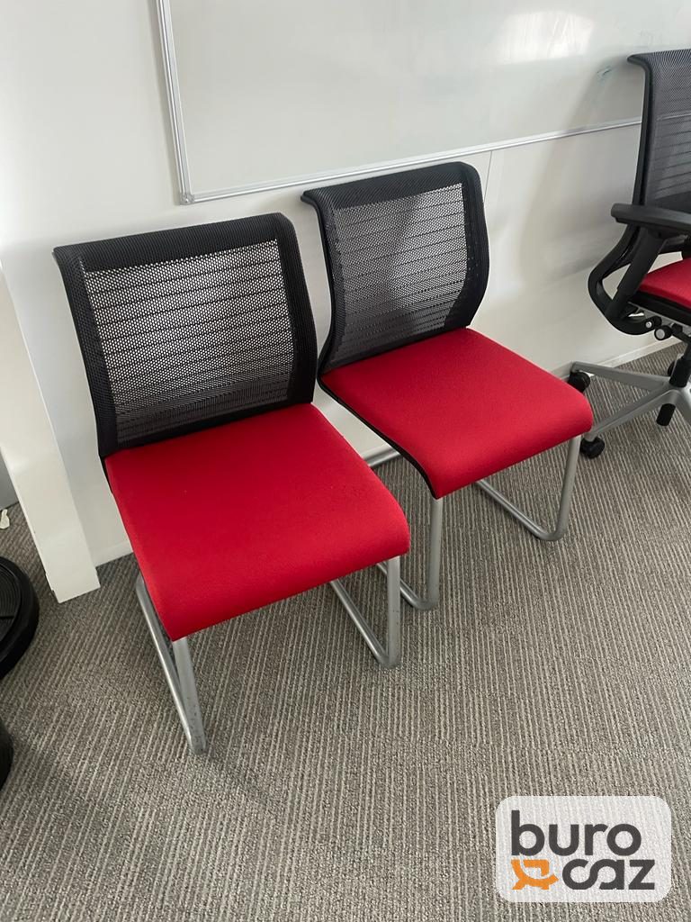 Chaise visiteur Steelcase Think luge assise rouge — photo 3