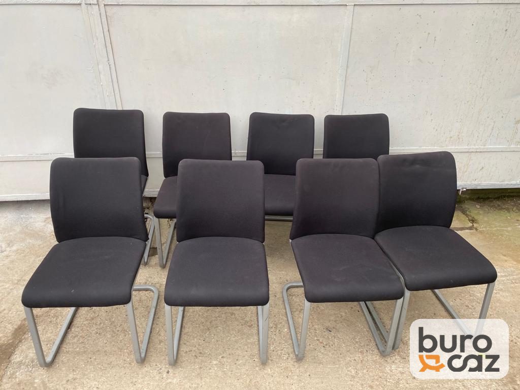 Chaise visiteur tissu noir piétement luge chromé