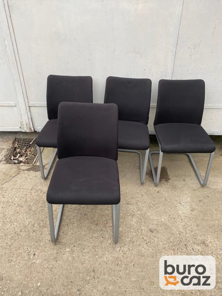 Chaise visiteur tissu noir piétement luge chromé — photo 3