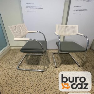 Chaise visiteur Vitra Visavis dossier blanc assise grise