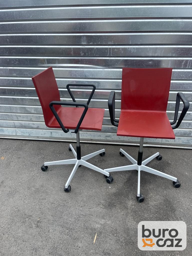 Chaise Vitra .04 rouge pivotante à roulettes — photo 2