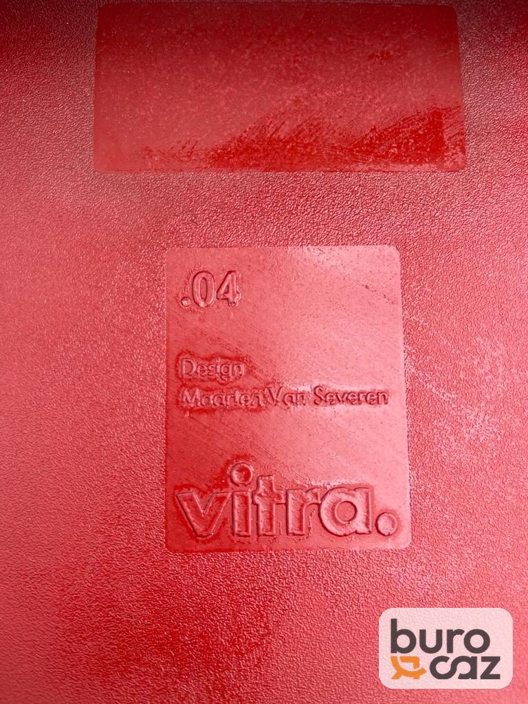 Chaise Vitra .04 rouge pivotante à roulettes — photo 4