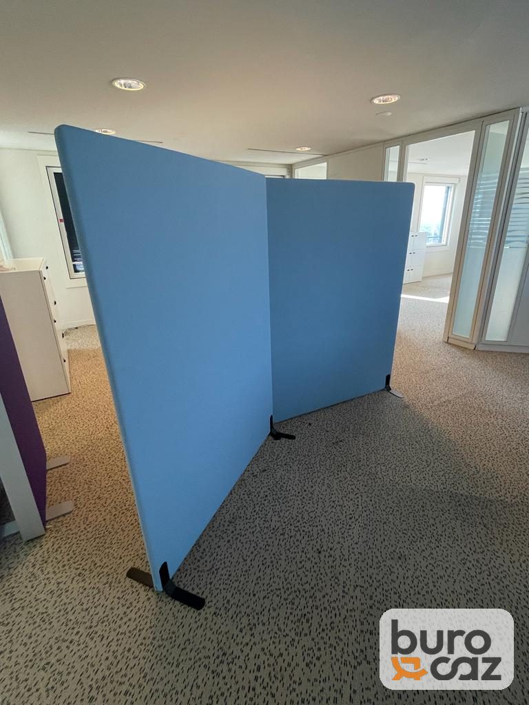 Cloison acoustique sur pieds tissu bleu