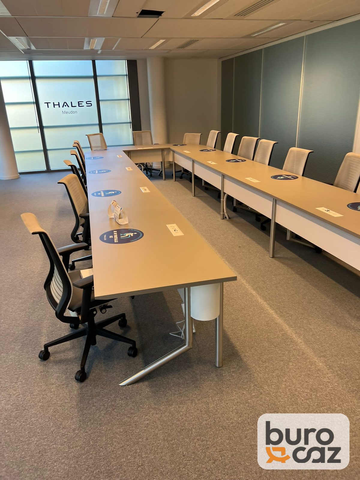 Ensemble de tables de formation modulables en U