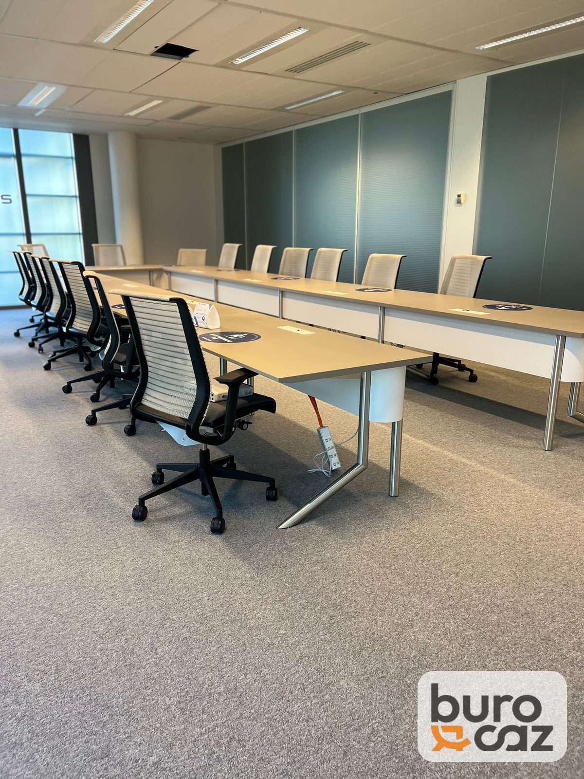 Ensemble de tables de formation modulables en U — photo 3
