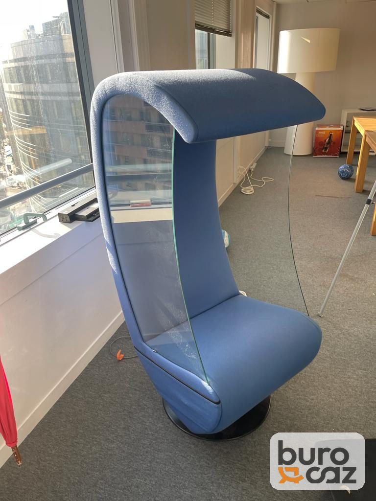 Fauteuil acoustique haut dossier bleu avec parois vitrées — photo 2