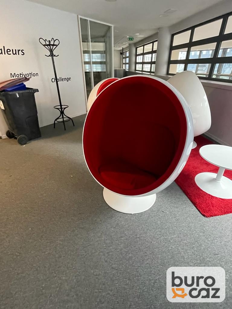 Fauteuil Ball Chair coque blanche intérieur rouge — photo 10