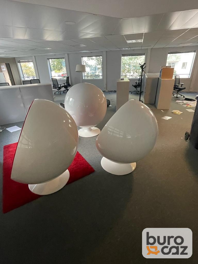 Fauteuil Ball Chair coque blanche intérieur rouge — photo 2
