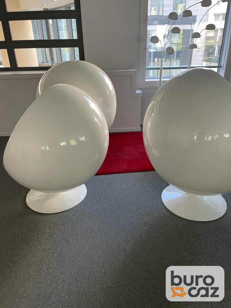 Fauteuil Ball Chair coque blanche intérieur rouge — photo 6