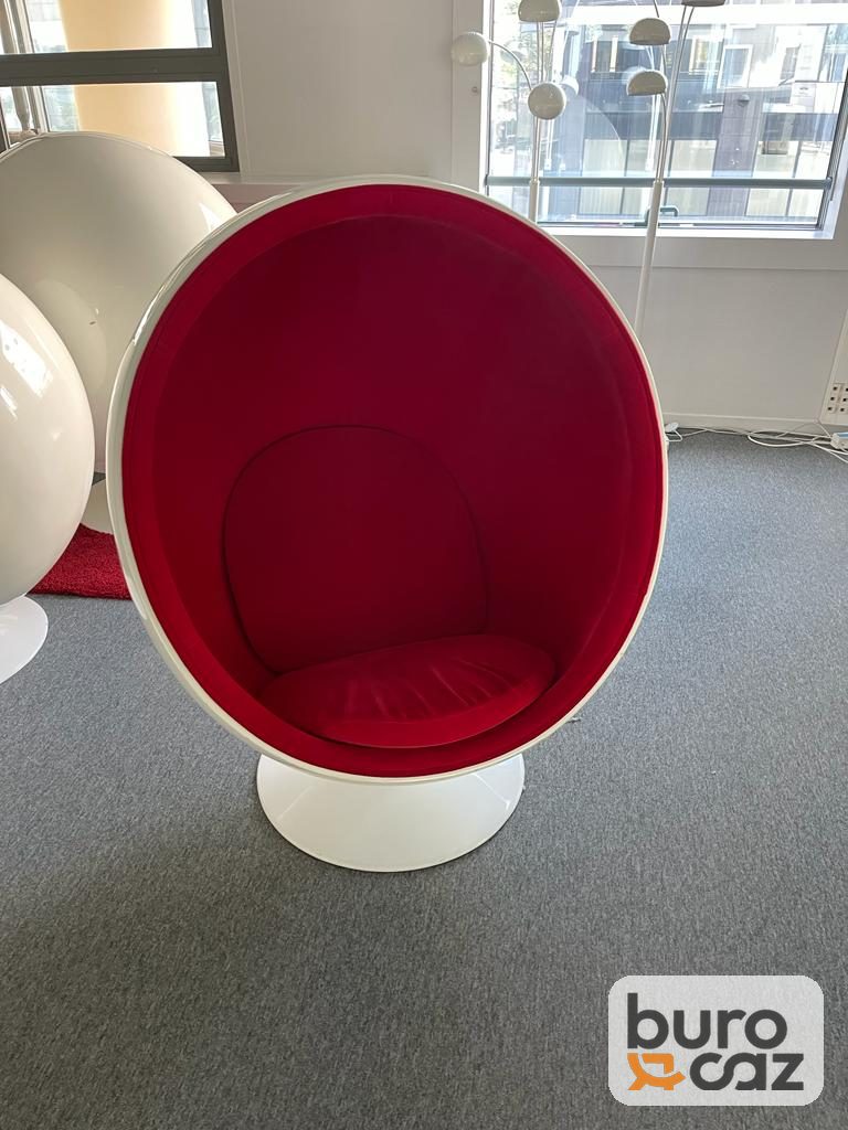 Fauteuil Ball Chair coque blanche intérieur rouge — photo 7