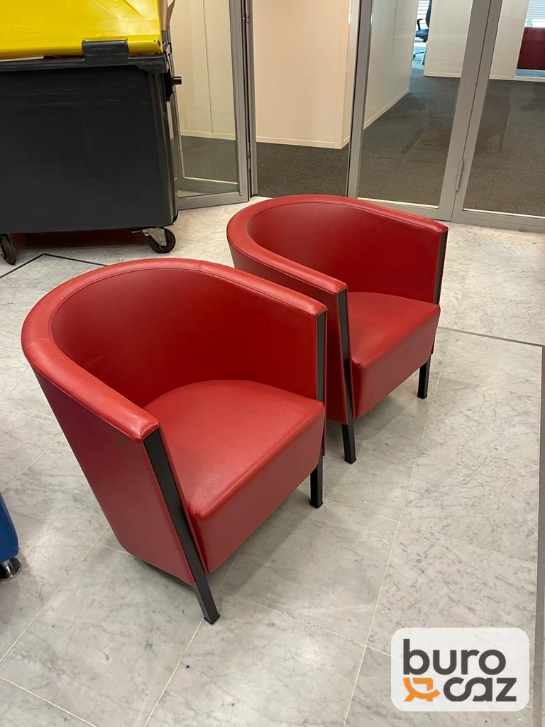 Fauteuil cabriolet rouge simili cuir — photo 3