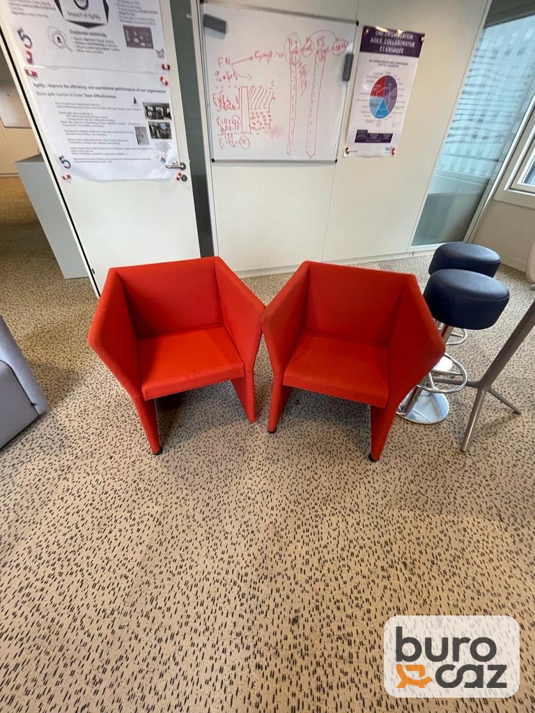 Fauteuil d'accueil cubique rouge-orangé — photo 2
