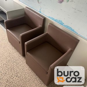 Fauteuil d'accueil simili cuir marron