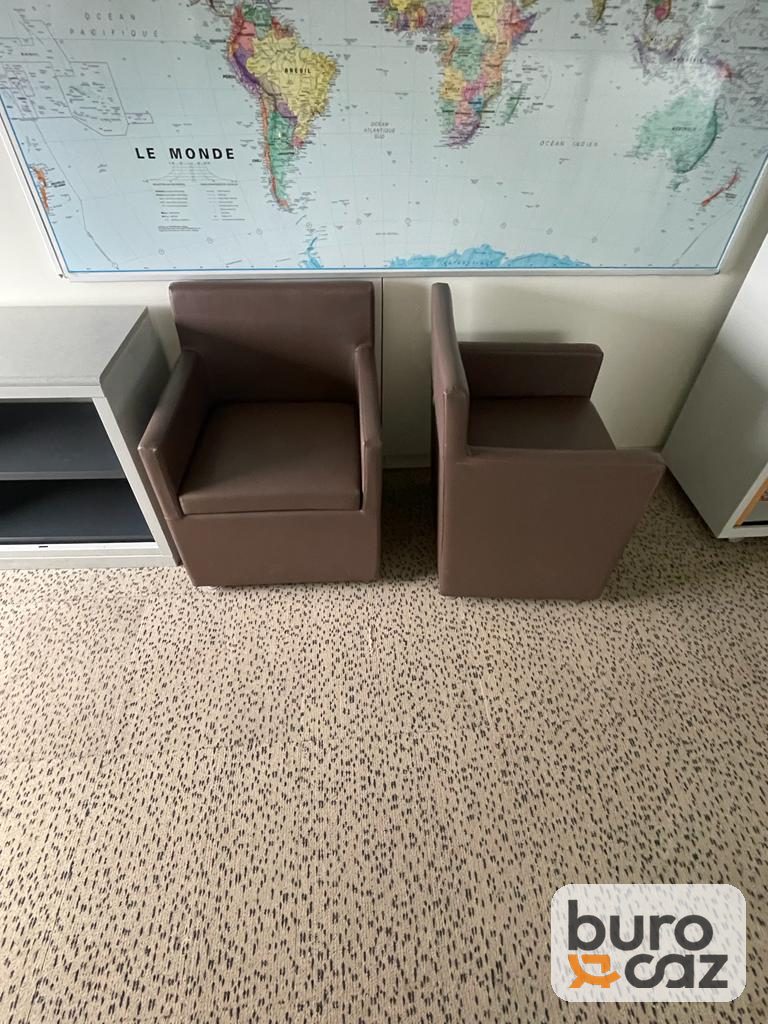 Fauteuil d'accueil simili cuir marron — photo 2