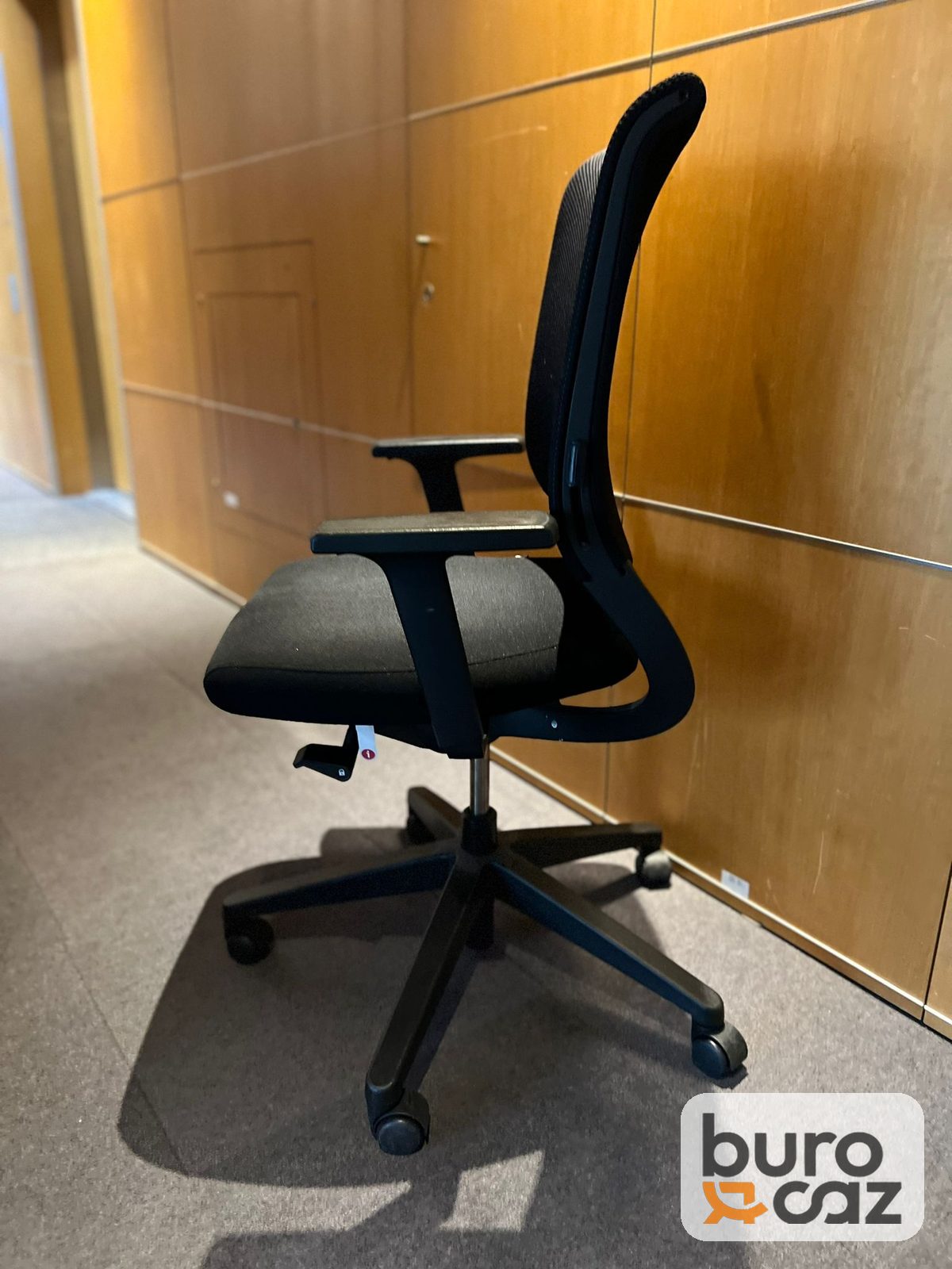 Fauteuil de bureau ergonomique dossier résille noir — photo 2