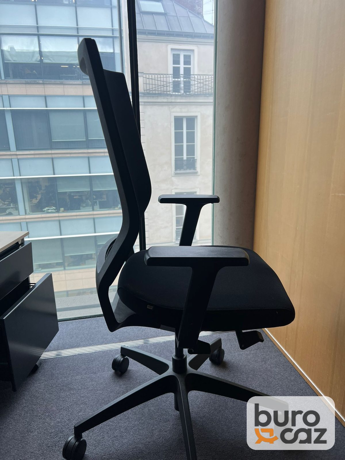 Fauteuil de bureau ergonomique dossier résille noir haut — photo 2