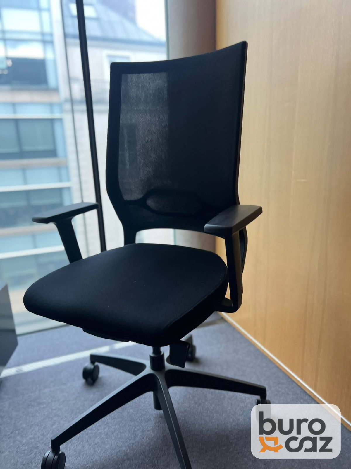 Fauteuil de bureau ergonomique dossier résille noir haut — photo 4