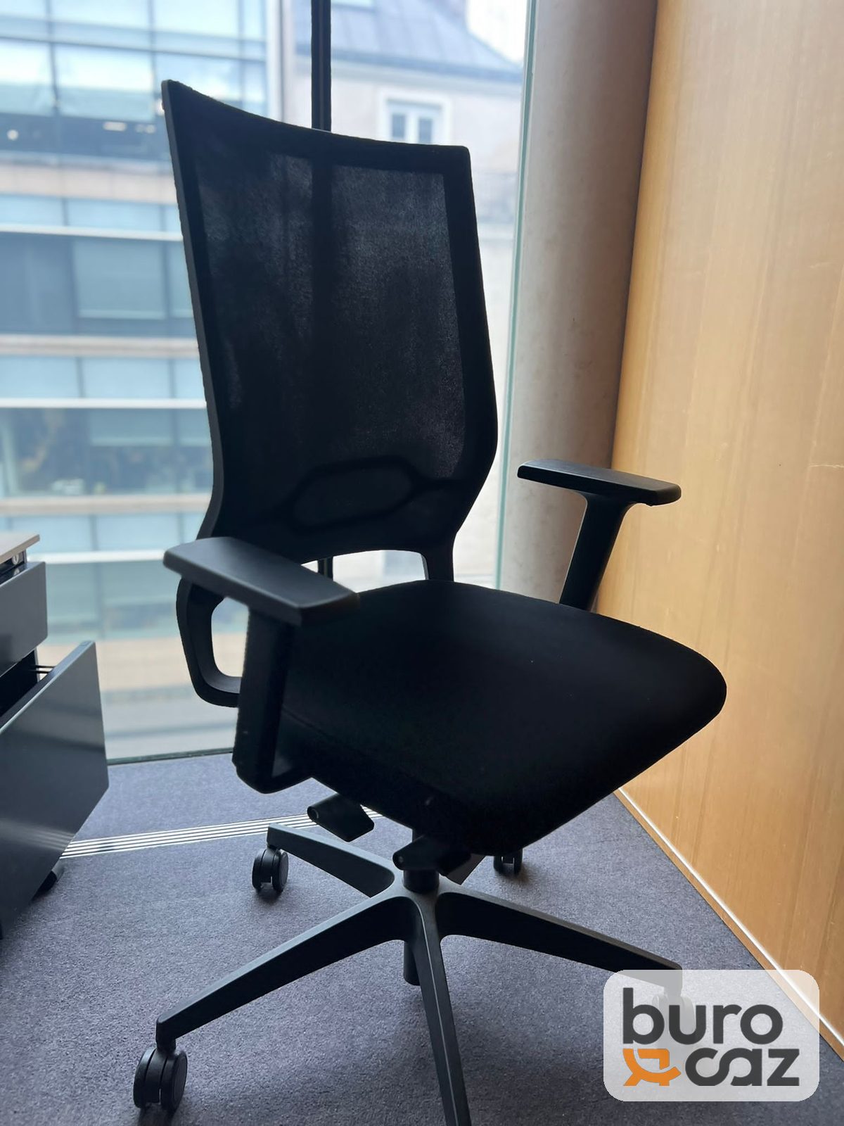 Fauteuil de bureau ergonomique dossier résille noir haut — photo 6