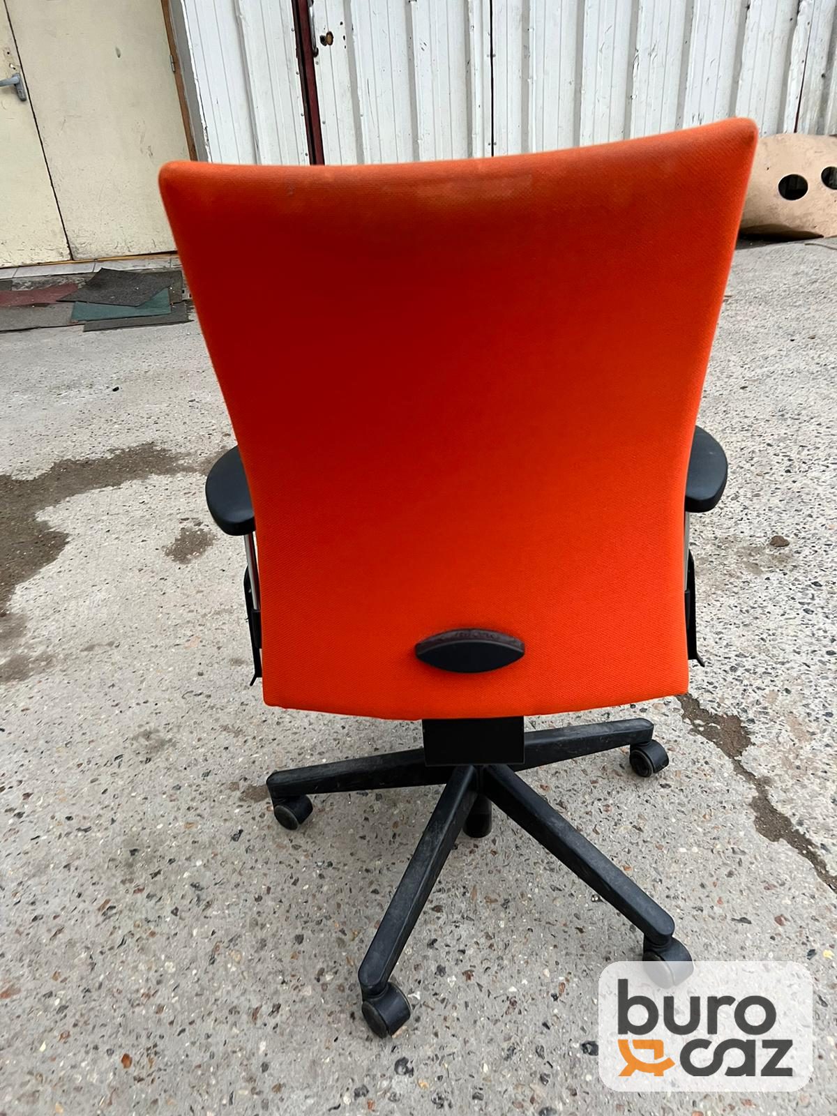 Fauteuil de bureau ergonomique orange accoudoirs réglables — photo 2