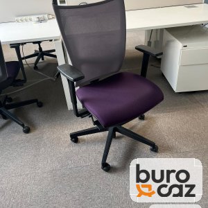 Fauteuil de bureau ergonomique résille grise assise violette