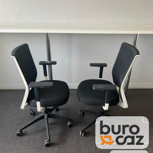 Fauteuil de bureau ergonomique résille noire cadre blanc