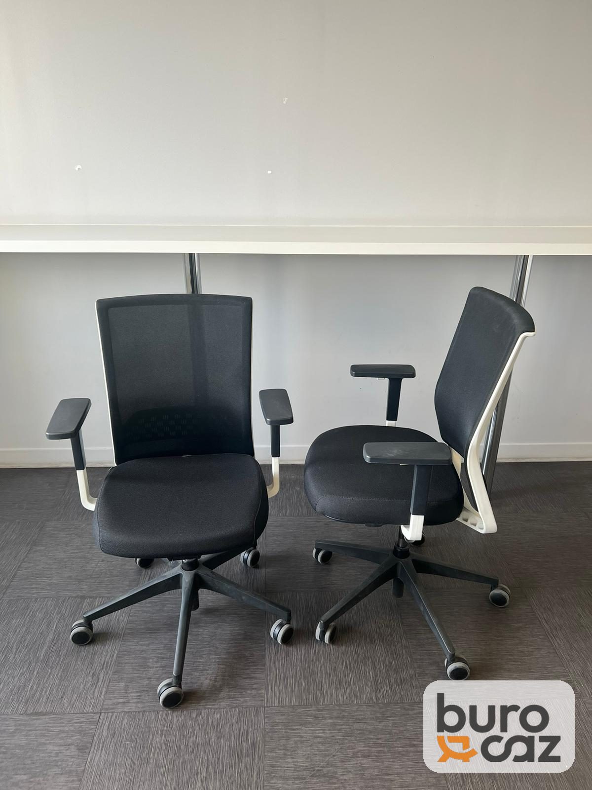 Fauteuil de bureau ergonomique résille noire cadre blanc — photo 2