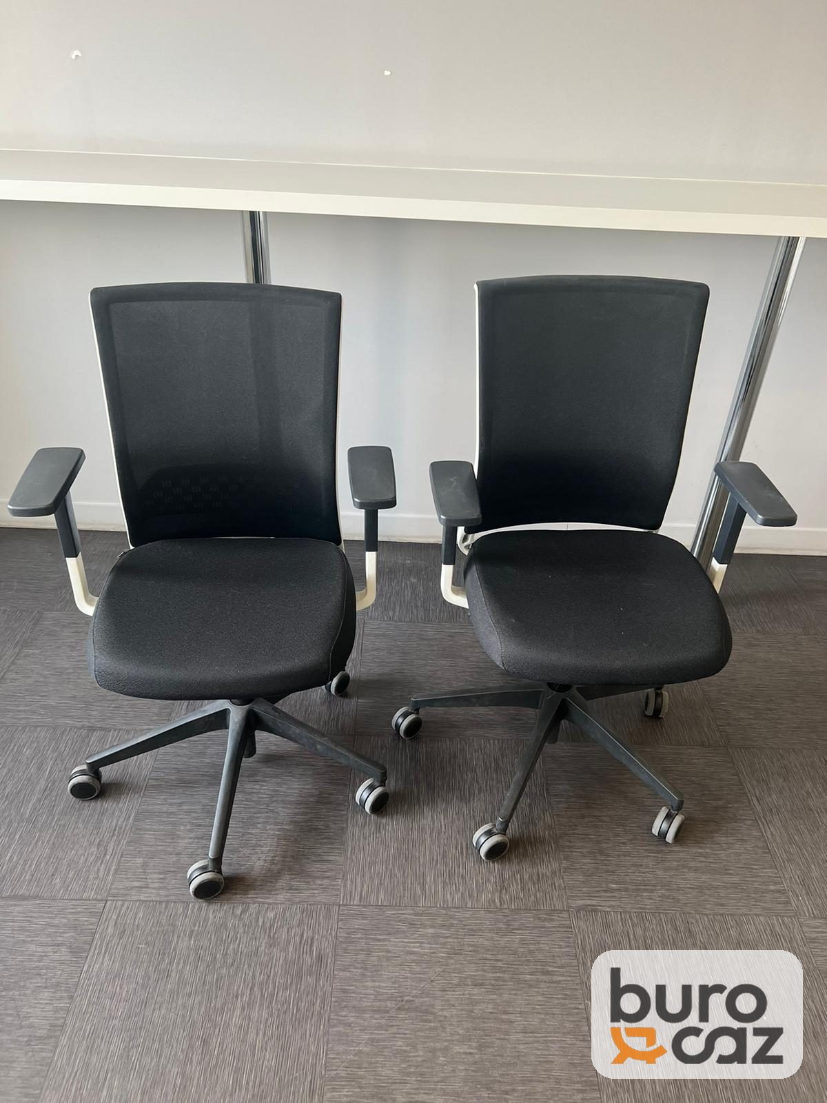 Fauteuil de bureau ergonomique résille noire cadre blanc — photo 3