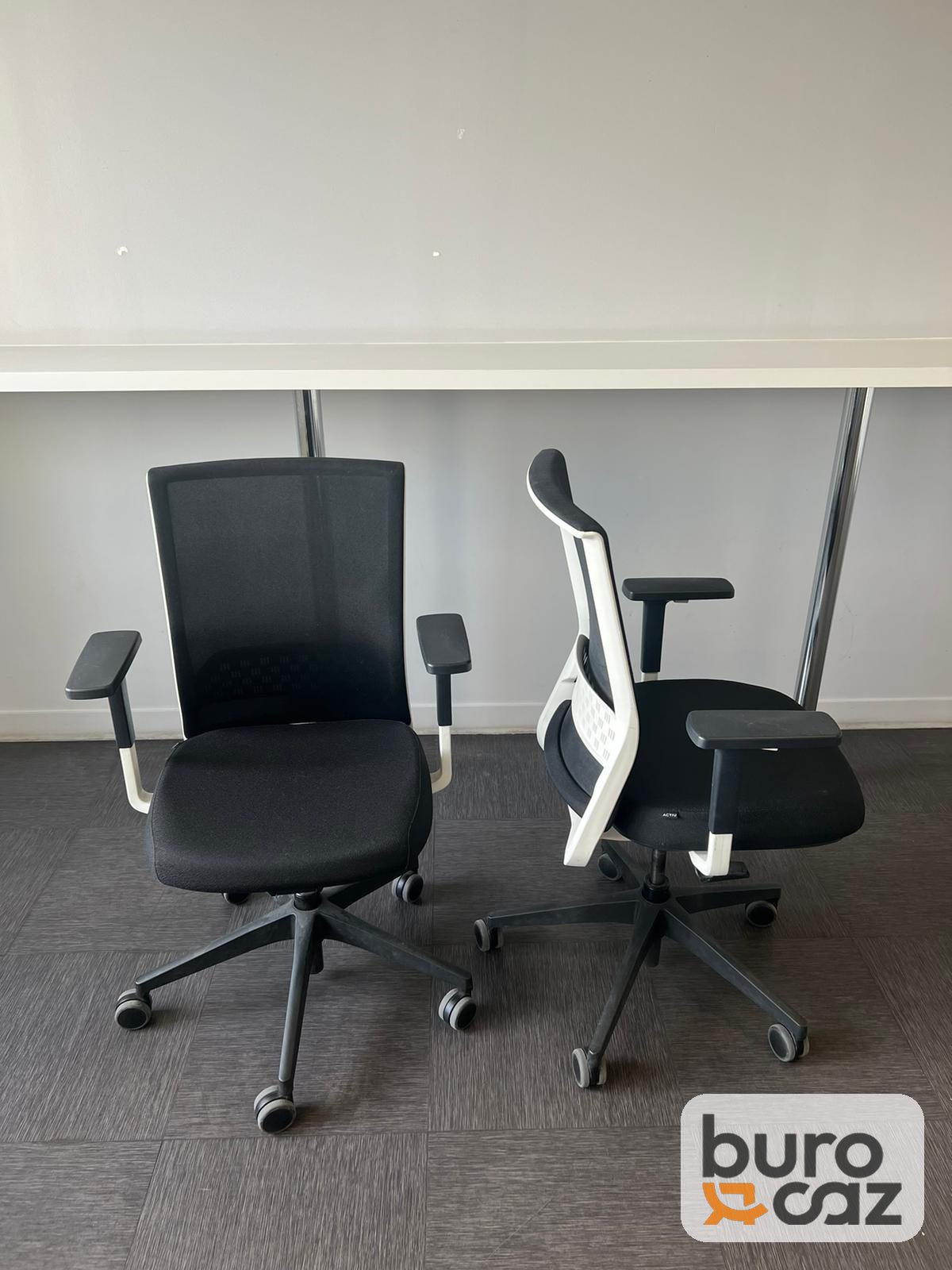 Fauteuil de bureau ergonomique résille noire cadre blanc — photo 4
