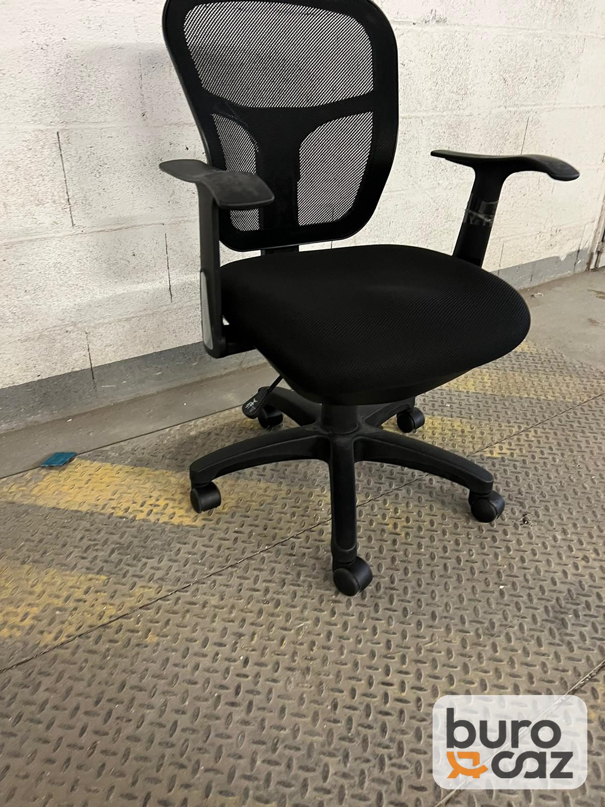 Fauteuil de bureau résille noire dossier cintré