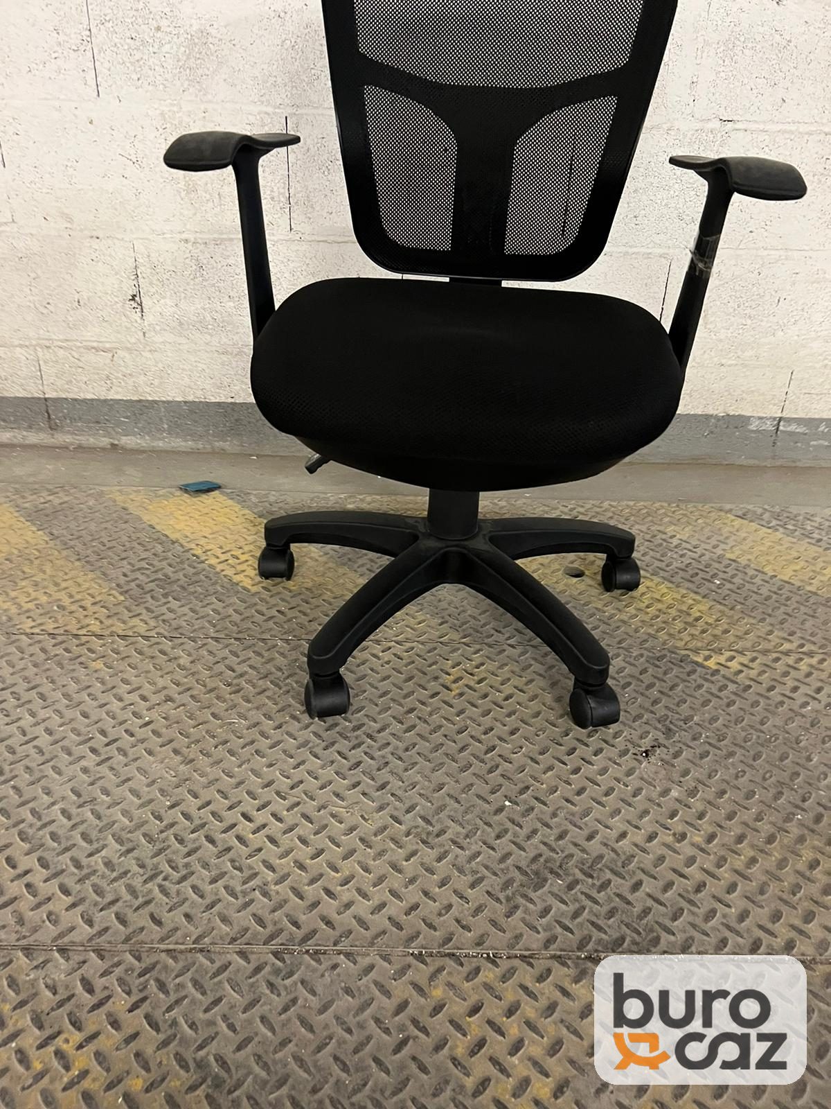 Fauteuil de bureau résille noire dossier cintré — photo 3